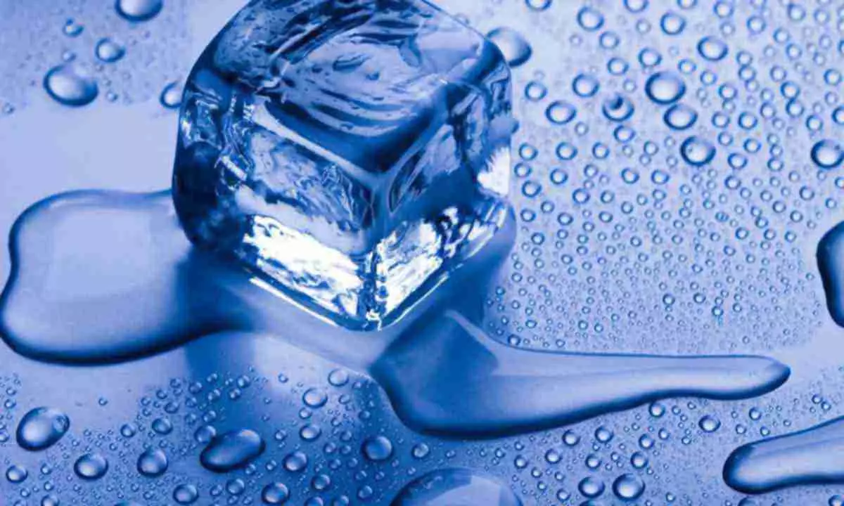 Pry Yakij Temperaturi Zamerzaye Voda 